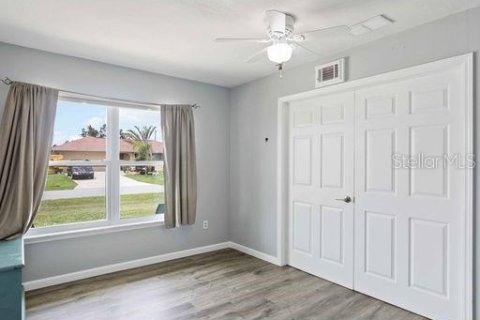 House in Port Charlotte, Florida 3 bedrooms, 115.94 sq.m. № 2209684 - photo 9