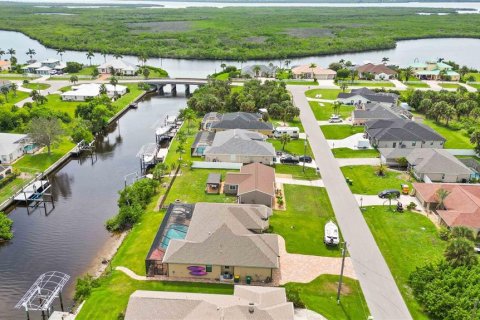 House in Port Charlotte, Florida 3 bedrooms, 115.94 sq.m. № 2209684 - photo 23