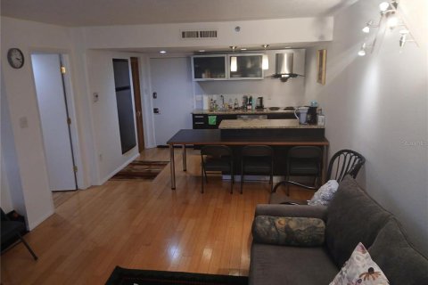 Condo in Clearwater, Florida, 1 bedroom  № 1915851 - photo 6