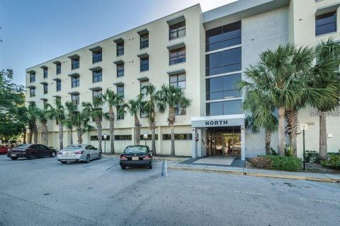Condo in Clearwater, Florida, 1 bedroom  № 1915851 - photo 1