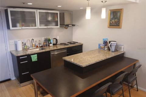 Condo in Clearwater, Florida, 1 bedroom  № 1915851 - photo 2