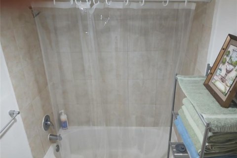 Condo in Clearwater, Florida, 1 bedroom  № 1915851 - photo 8