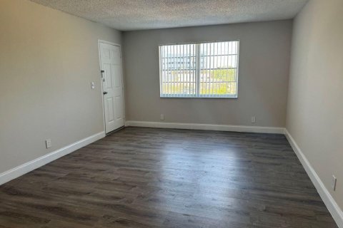 Apartamento en alquiler en West Palm Beach, Florida, 1 dormitorio, 2709.77 m2 № 2171817 - foto 3