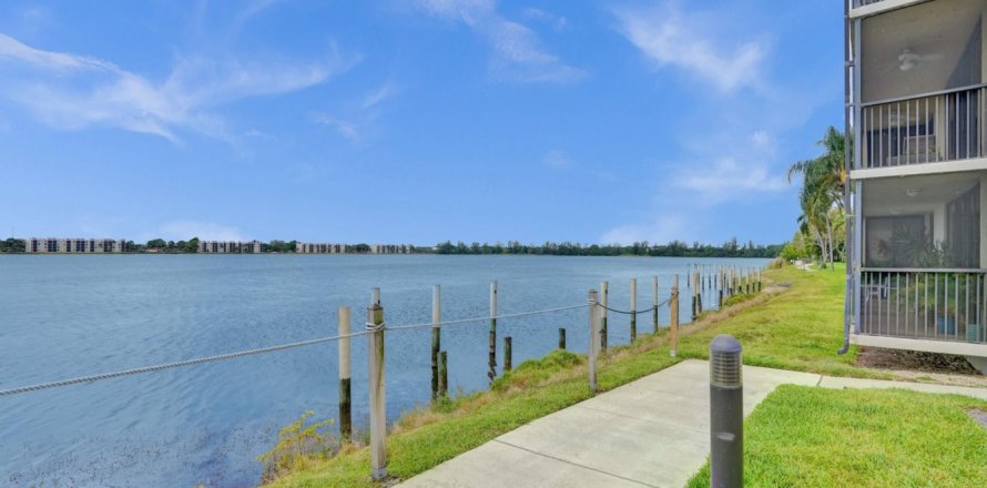 Condominio en Oakland Park, Florida, 1 dormitorio  № 1142435