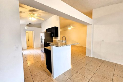 Villa ou maison à louer à Minneola, Floride: 4 chambres, 172.33 m2 № 2318492 - photo 9