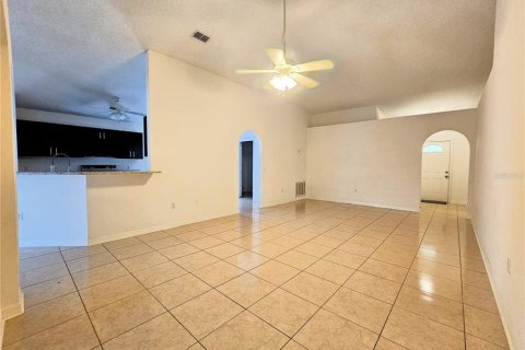 Villa ou maison à louer à Minneola, Floride: 4 chambres, 172.33 m2 № 2318492 - photo 6