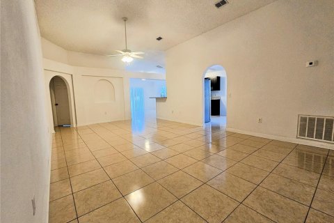 Villa ou maison à louer à Minneola, Floride: 4 chambres, 172.33 m2 № 2318492 - photo 2