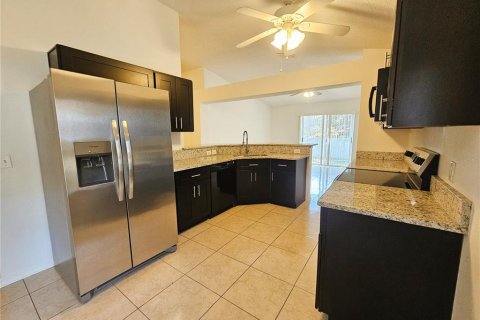 Villa ou maison à louer à Minneola, Floride: 4 chambres, 172.33 m2 № 2318492 - photo 11