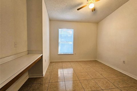 Villa ou maison à louer à Minneola, Floride: 4 chambres, 172.33 m2 № 2318492 - photo 5