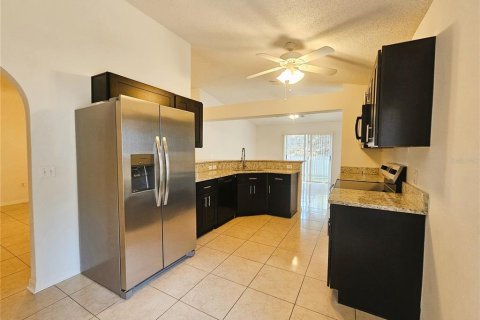 Villa ou maison à louer à Minneola, Floride: 4 chambres, 172.33 m2 № 2318492 - photo 8