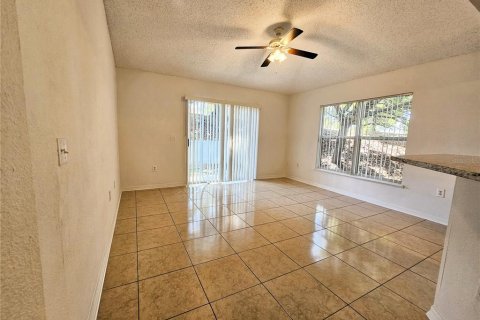 Villa ou maison à louer à Minneola, Floride: 4 chambres, 172.33 m2 № 2318492 - photo 4
