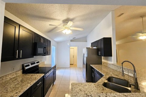 Villa ou maison à louer à Minneola, Floride: 4 chambres, 172.33 m2 № 2318492 - photo 10