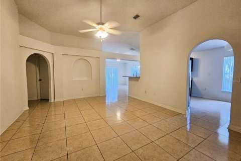 Villa ou maison à louer à Minneola, Floride: 4 chambres, 172.33 m2 № 2318492 - photo 3