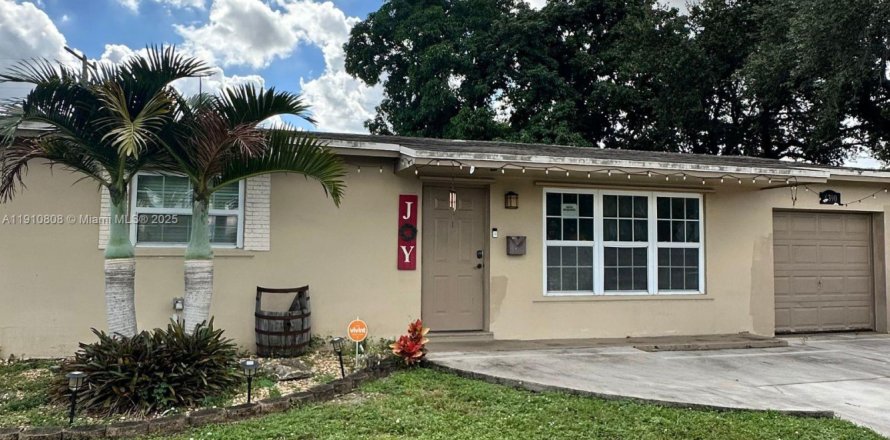 Casa en Hollywood, Florida 2 dormitorios, 105.82 m2 № 1966015