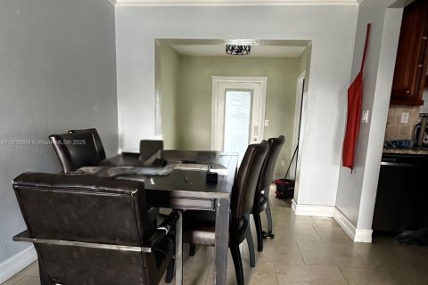 Casa en venta en Hollywood, Florida, 2 dormitorios, 105.82 m2 № 1966015 - foto 3