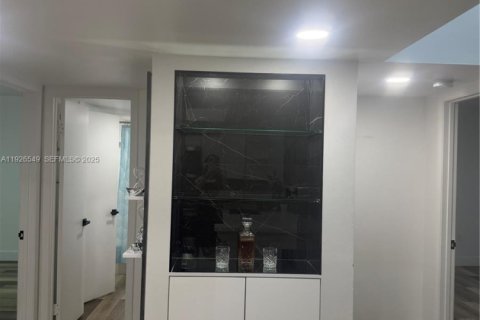 Снять в аренду кондоминиум в Майами, Флорида 2 спальни, 89.37м2, № 1985853 - фото 4