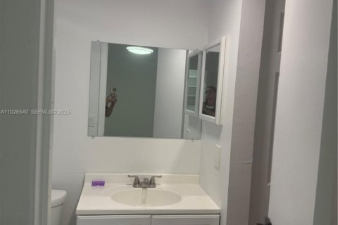 Снять в аренду кондоминиум в Майами, Флорида 2 спальни, 89.37м2, № 1985853 - фото 17