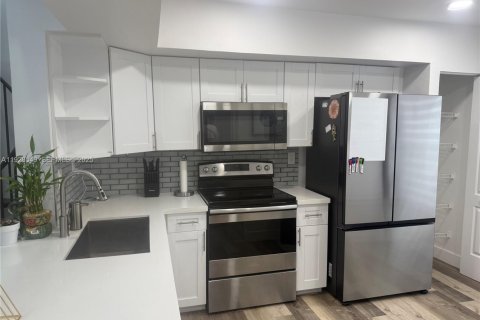 Кондоминиум с 2 спальнями в Майами, Флорида № 1985853