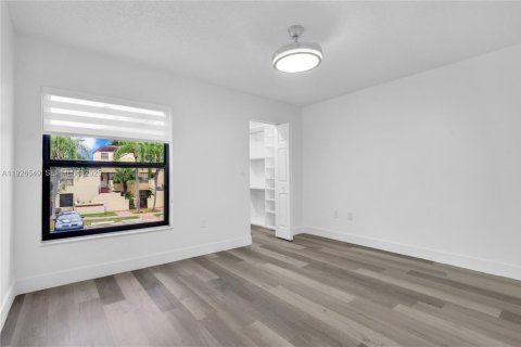 Снять в аренду кондоминиум в Майами, Флорида 2 спальни, 89.37м2, № 1985853 - фото 27