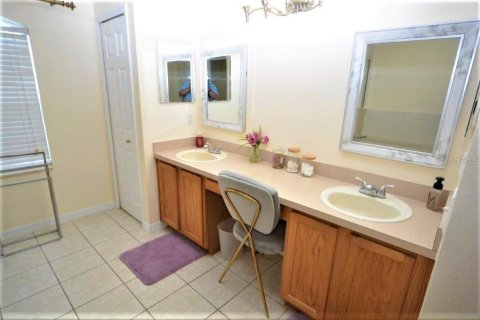 House in Winter Garden, Florida 5 bedrooms, 361.11 sq.m. № 575926 - photo 24