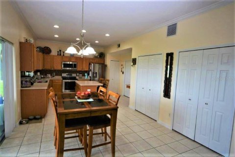 House in Winter Garden, Florida 5 bedrooms, 361.11 sq.m. № 575926 - photo 9