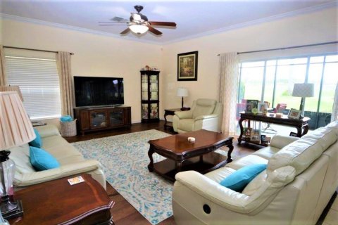 House in Winter Garden, Florida 5 bedrooms, 361.11 sq.m. № 575926 - photo 4