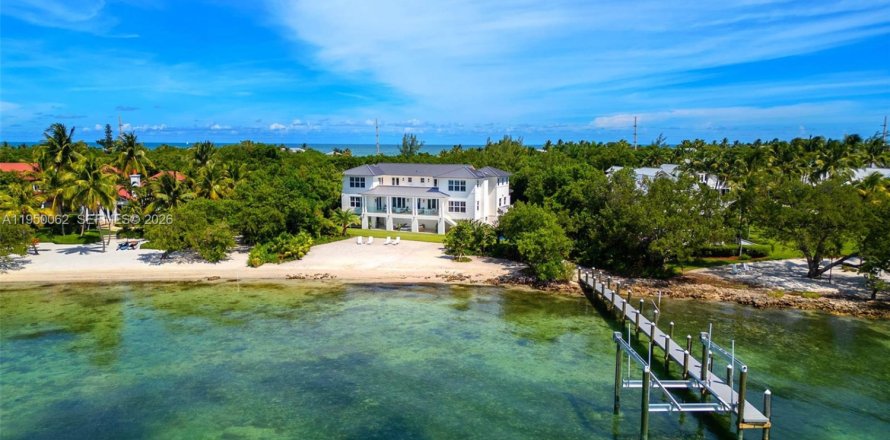 Casa en Islamorada, Village of Islands, Florida 7 dormitorios № 2006856