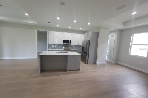 House in North Port, Florida 3 bedrooms, 138.98 sq.m. № 1881121 - photo 13