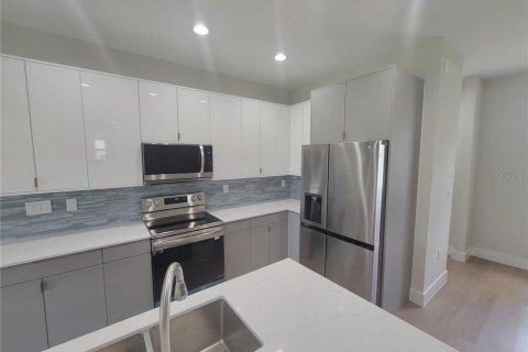 House in North Port, Florida 3 bedrooms, 138.98 sq.m. № 1881121 - photo 9