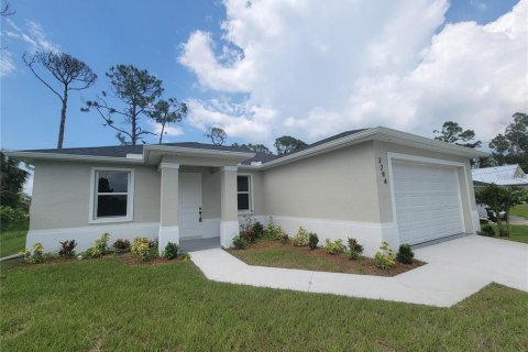 House in North Port, Florida 3 bedrooms, 138.98 sq.m. № 1881121 - photo 1
