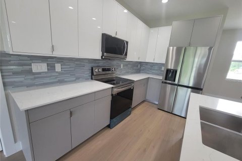 House in North Port, Florida 3 bedrooms, 138.98 sq.m. № 1881121 - photo 3