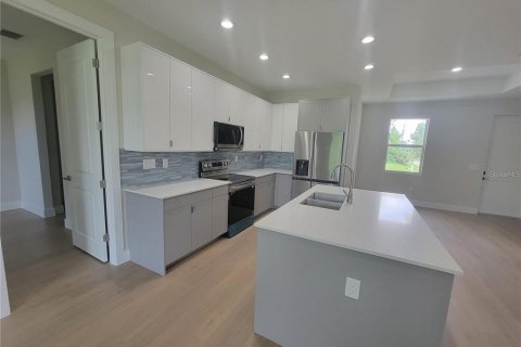 House in North Port, Florida 3 bedrooms, 138.98 sq.m. № 1881121 - photo 2