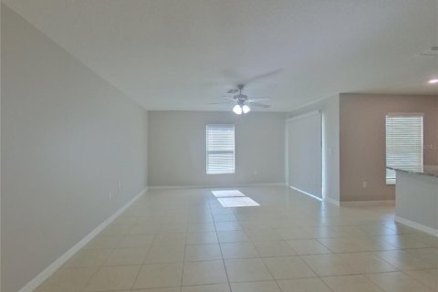 Casa en alquiler en Mascotte, Florida, 5 dormitorios, 180.6 m2 № 1911546 - foto 2