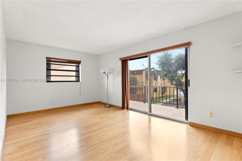 Купить таунхаус в Майами, Флорида 3 спальни, 161.37м2, № 2043399 - фото 17