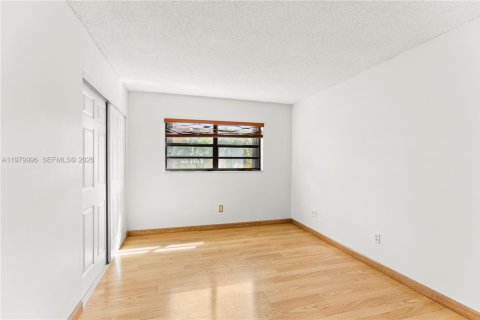 Купить таунхаус в Майами, Флорида 3 спальни, 161.37м2, № 2043399 - фото 23