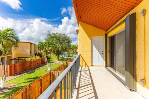 Купить таунхаус в Майами, Флорида 3 спальни, 161.37м2, № 2043399 - фото 22