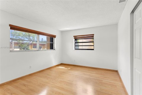 Купить таунхаус в Майами, Флорида 3 спальни, 161.37м2, № 2043399 - фото 26