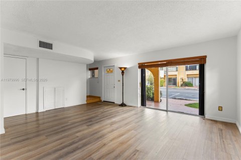 Купить таунхаус в Майами, Флорида 3 спальни, 161.37м2, № 2043399 - фото 5