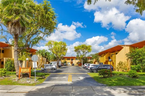 Купить таунхаус в Майами, Флорида 3 спальни, 161.37м2, № 2043399 - фото 30