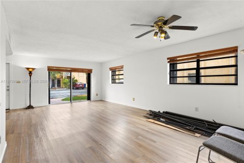 Купить таунхаус в Майами, Флорида 3 спальни, 161.37м2, № 2043399 - фото 7