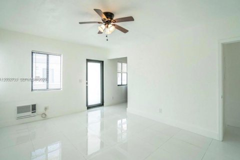 Apartment in Miami Beach, Florida 1 bedroom, 250.09 sq.m. № 2088170 - photo 3