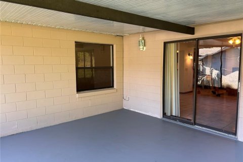 House in Deltona, Florida 3 bedrooms, 146.6 sq.m. № 2377815 - photo 16