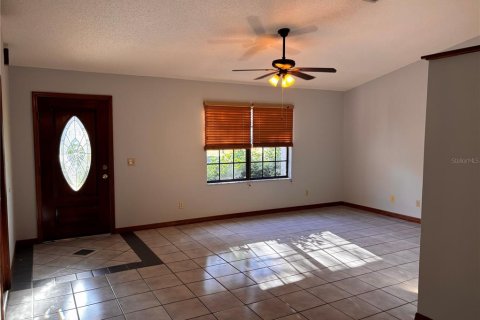 House in Deltona, Florida 3 bedrooms, 146.6 sq.m. № 2377815 - photo 4