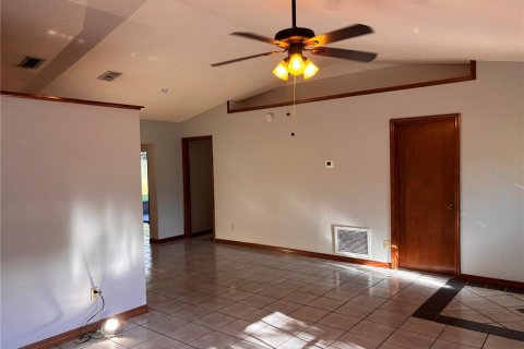 House in Deltona, Florida 3 bedrooms, 146.6 sq.m. № 2377815 - photo 3