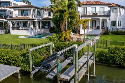 House in Tampa, Florida 5 bedrooms, 580.08 sq.m. № 2277035 - photo 25