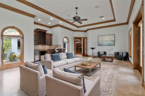 House in Tampa, Florida 5 bedrooms, 580.08 sq.m. № 2277035 - photo 22