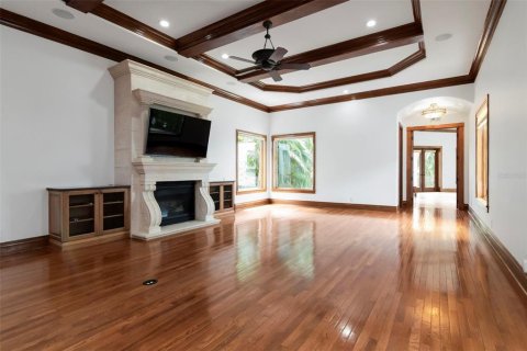 House in Tampa, Florida 5 bedrooms, 580.08 sq.m. № 2277035 - photo 18