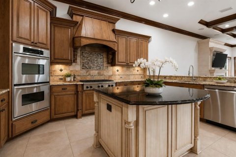 House in Tampa, Florida 5 bedrooms, 580.08 sq.m. № 2277035 - photo 17