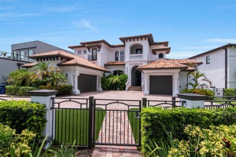 House in Tampa, Florida 5 bedrooms, 580.08 sq.m. № 2277035 - photo 2