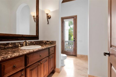 House in Tampa, Florida 5 bedrooms, 580.08 sq.m. № 2277035 - photo 12